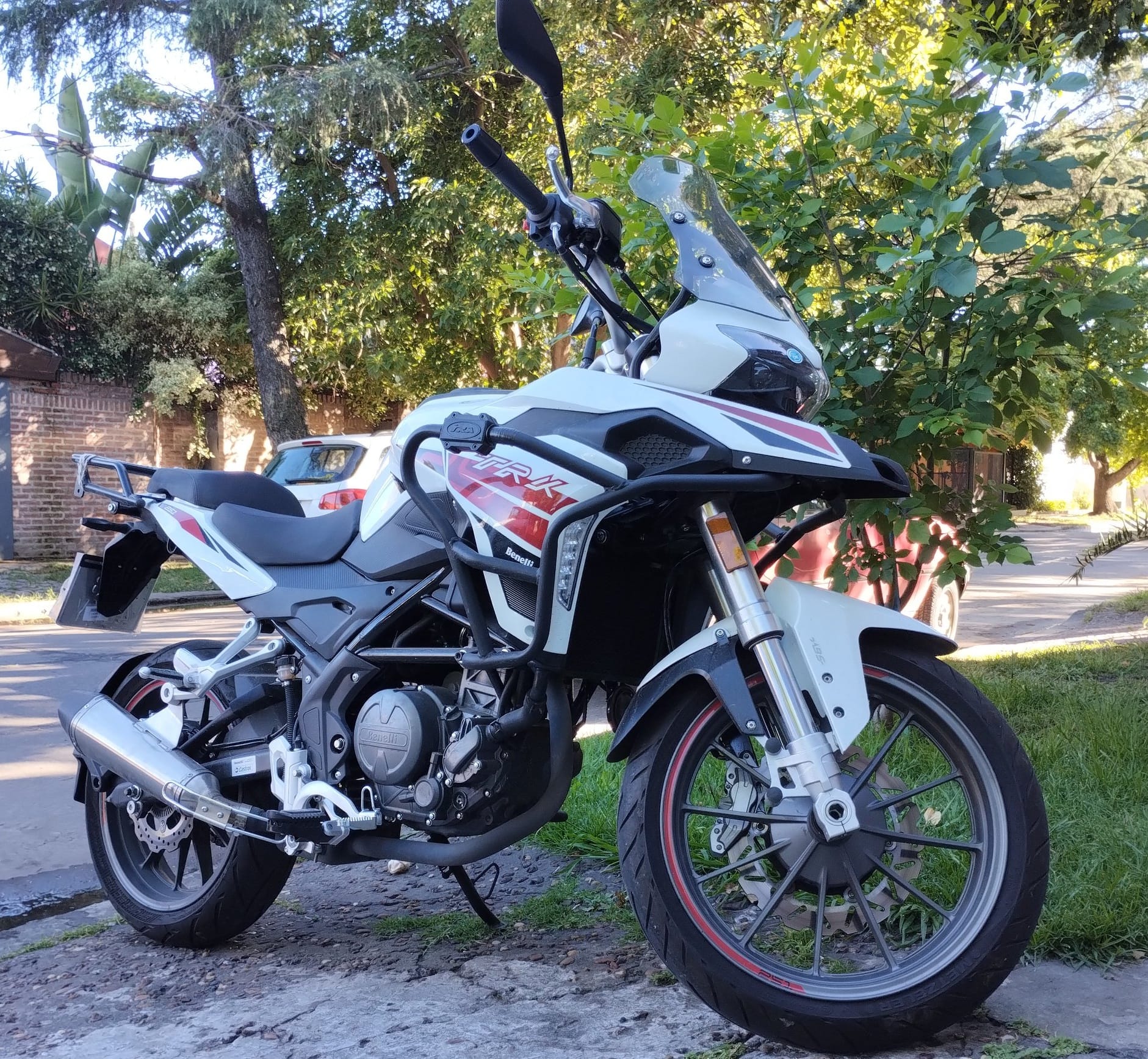 Defensas laterales Benelli TRK 251 - Imagen 2